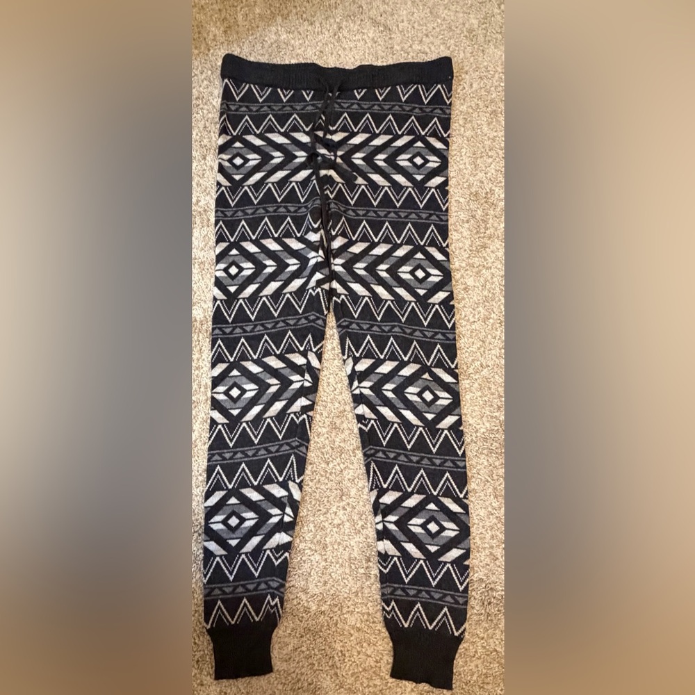 American Eagle Outfitters Black and Gray Patterned Leggings